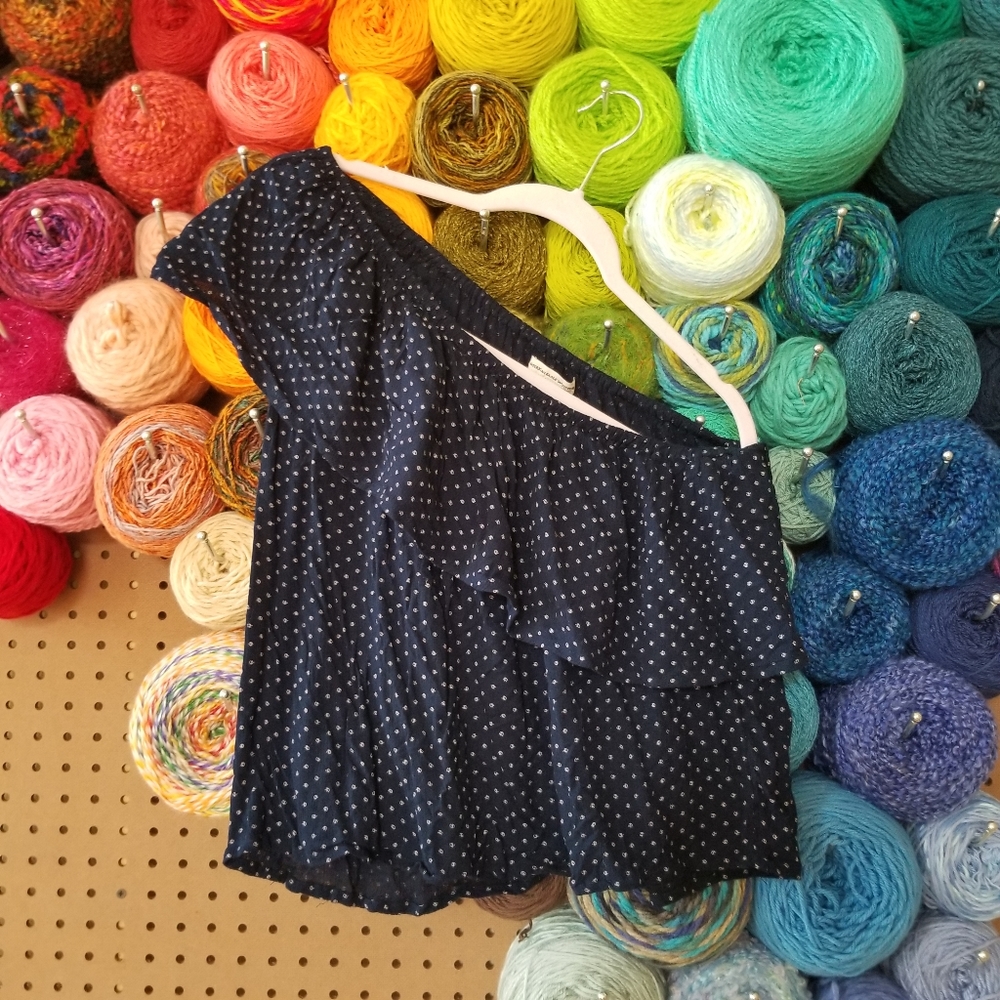 AE | One Shoulder Swing Top